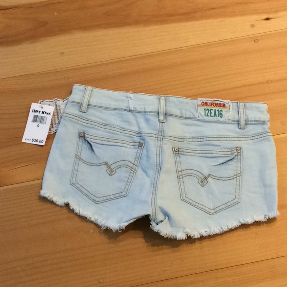 Hot Kiss low rise shorts - Picture 2 of 4